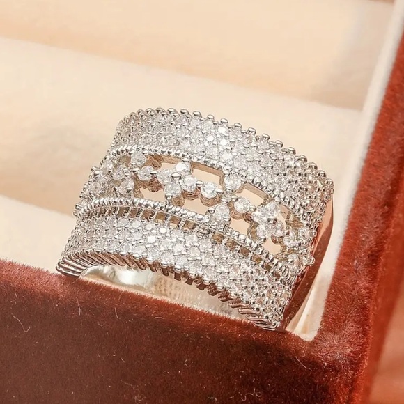 💍🎉 Luxurious Princess Multilayer Stacked Wide Face Ring - Bands with Zirconia - Picture 4 of 7